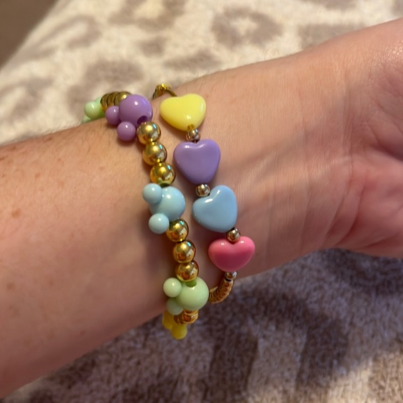 Set of 2 color coordinated beaded bracelets- Mickey Mouse and Hearts - Picture 4 of 5